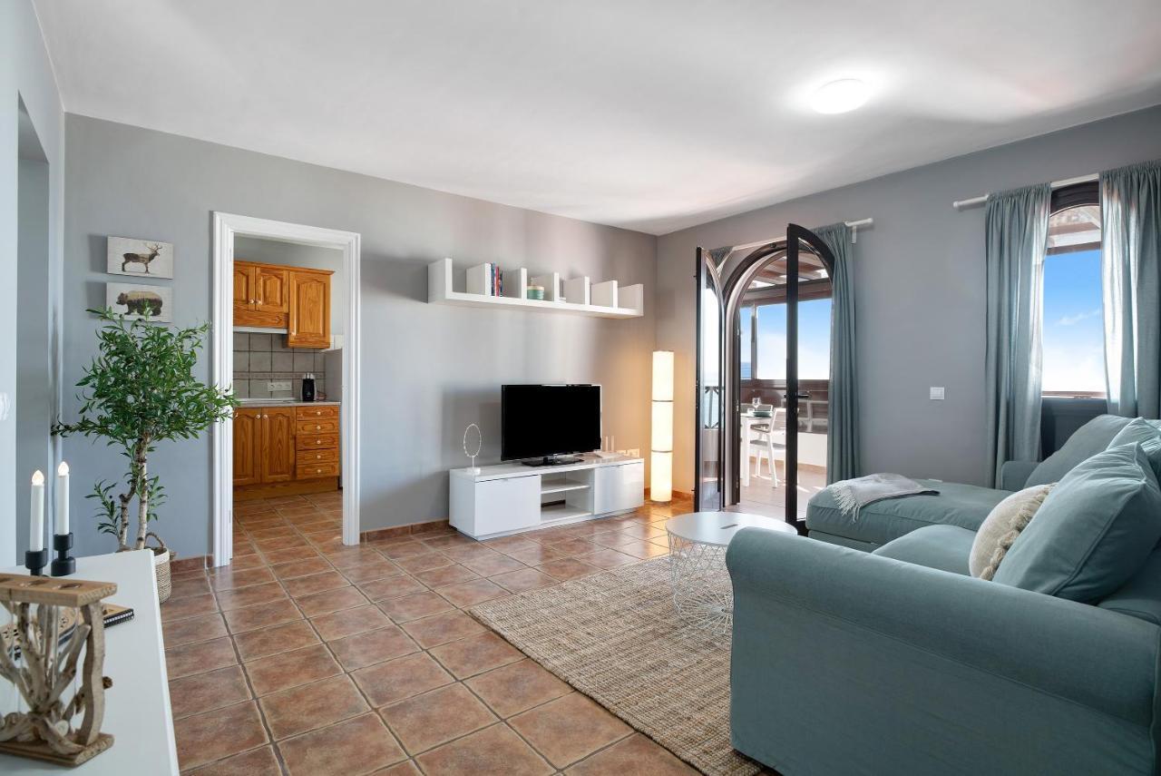 Apartamentos La Estrella III Плая Бланка Екстериор снимка