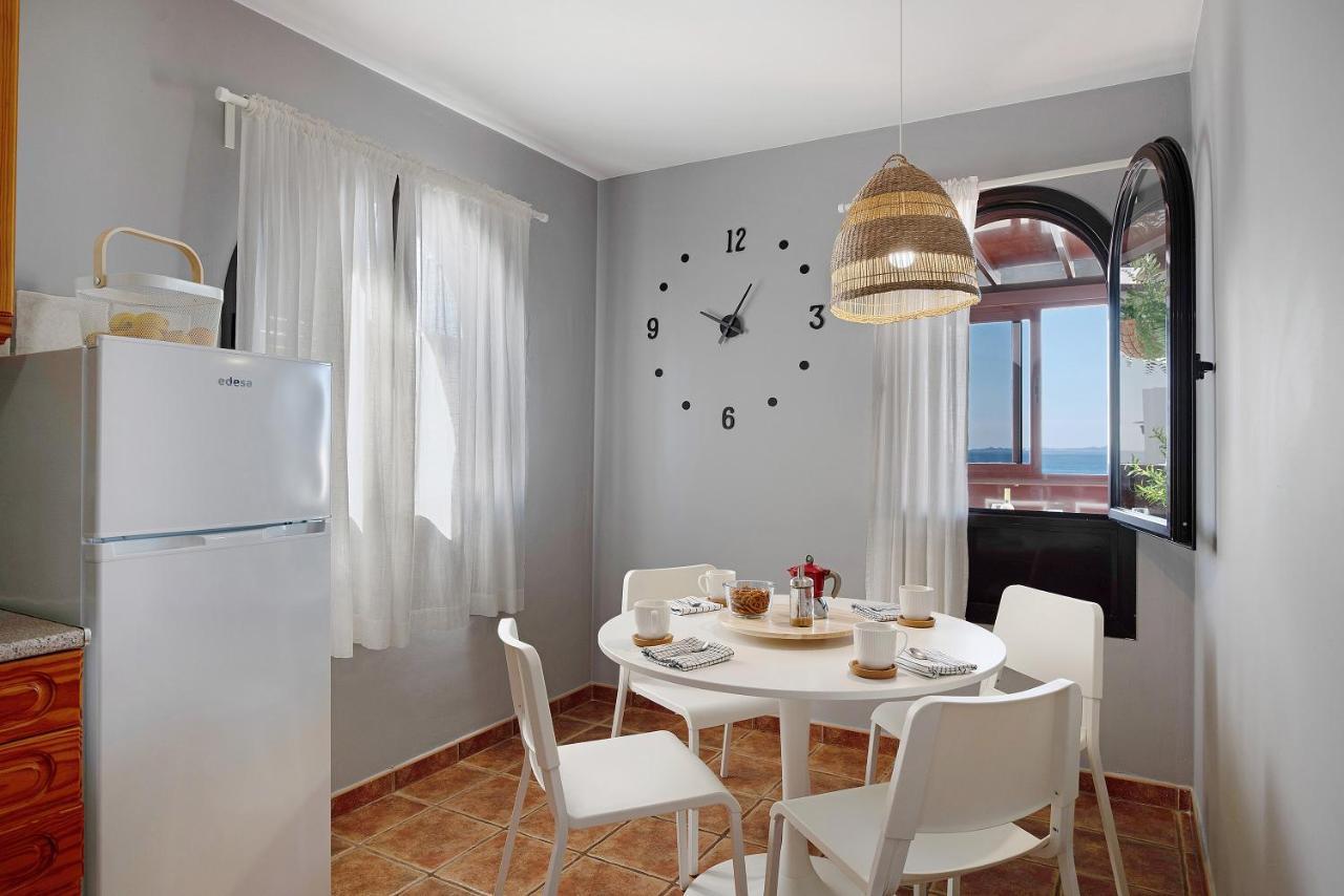 Apartamentos La Estrella III Плая Бланка Екстериор снимка